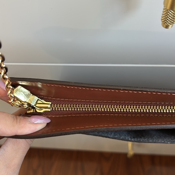 LV bag on chain - Picture 5 of 7